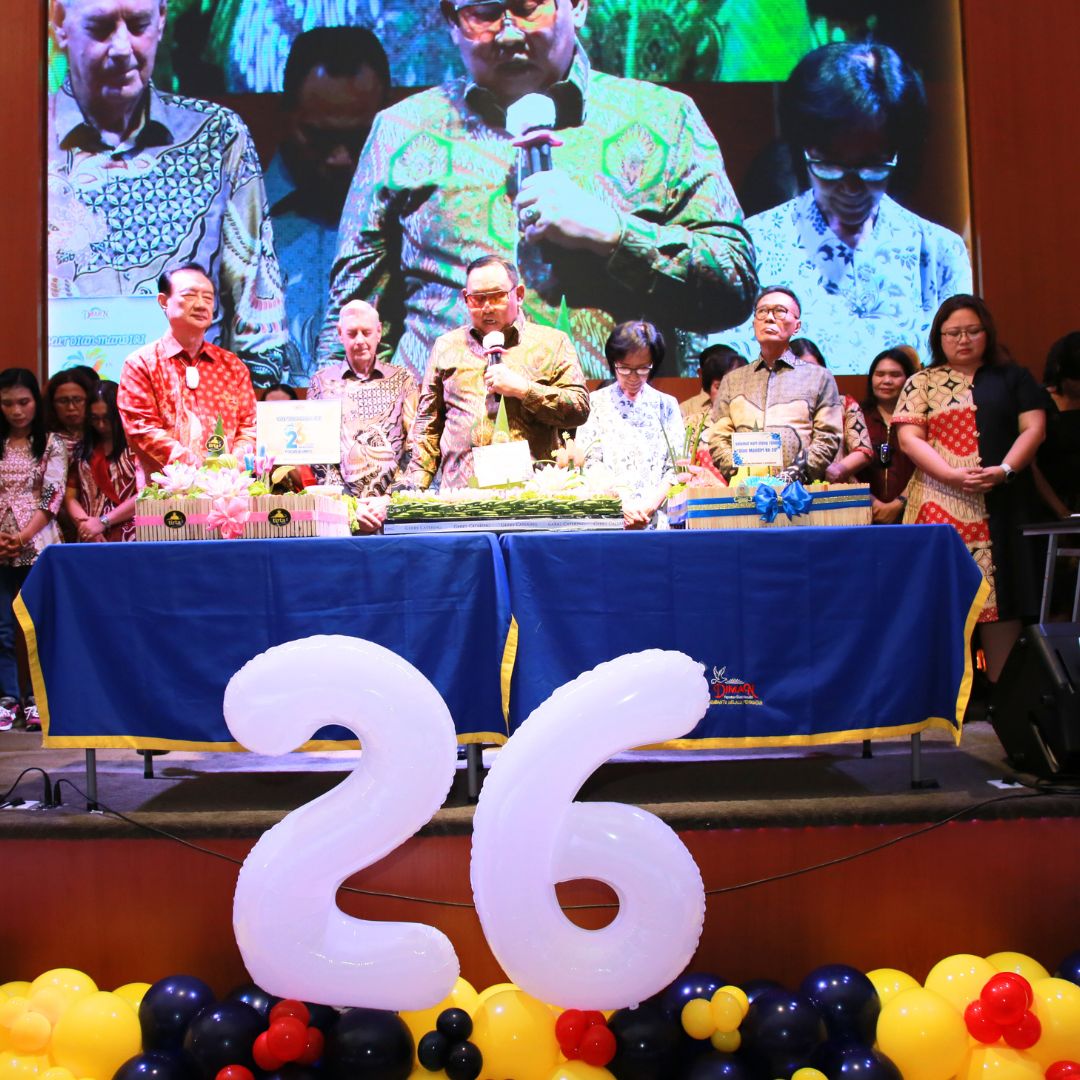 BOD Mayjen TNI (Purn) Darpito praying at the 26th Anniversary of Dian Mandiri